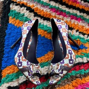 Gucci satin peep toe crystal horsebit heels